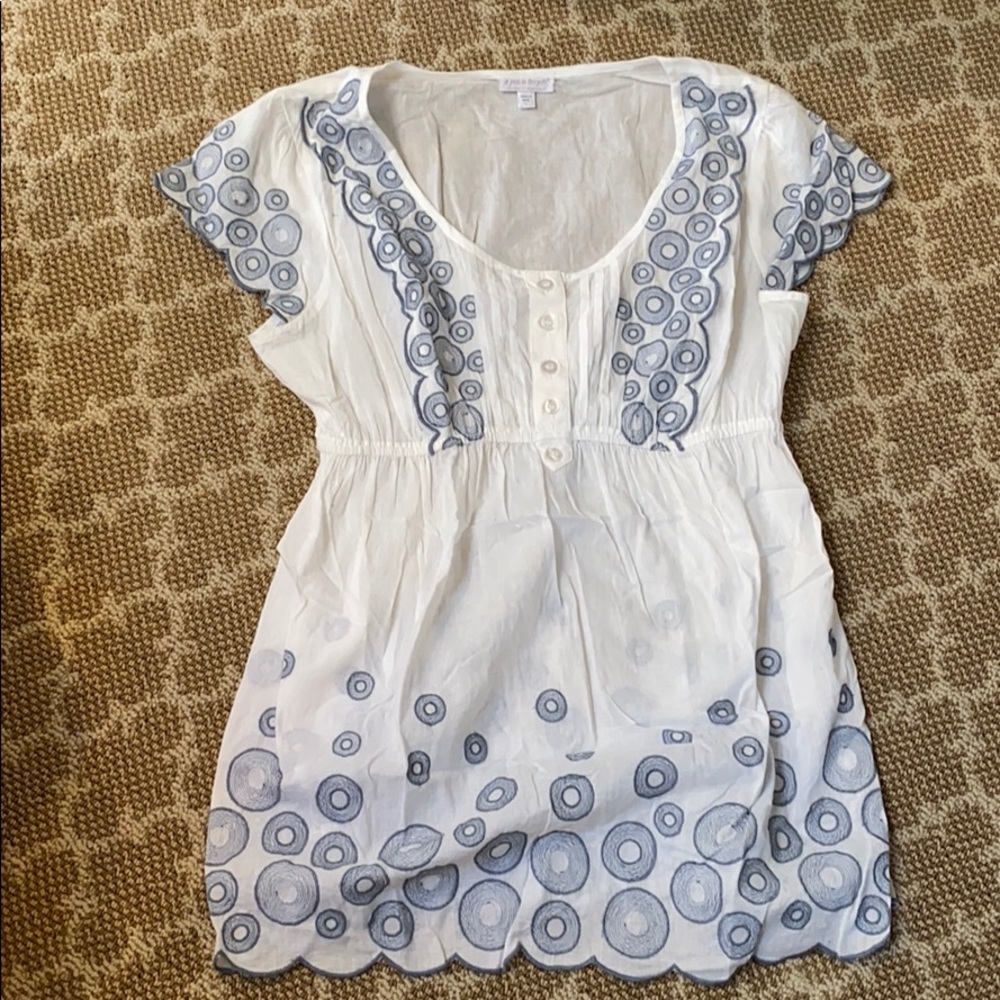 Beautiful lightweight maternity top with detail